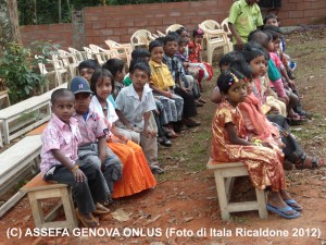 Piccoli studenti a Thindikudi 2012