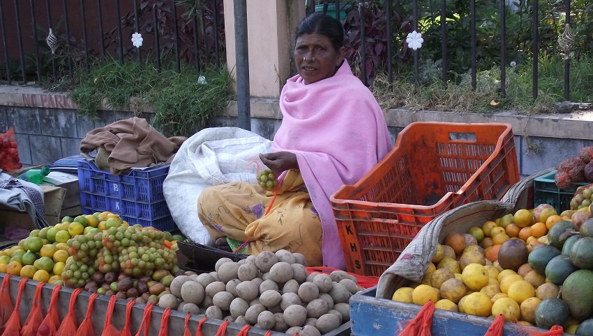 Donna con frutta 3